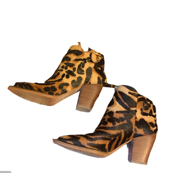 Louise et Cie Thisbee Genuine Calf Hair Upper Leather Lining Leopard Bootie 7M - Picture 3 of 9